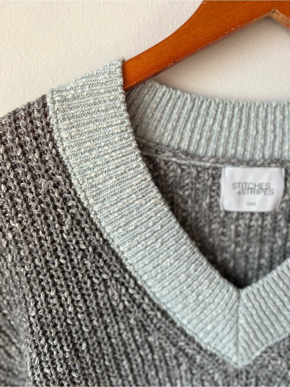 STITCHES + STRIPES V-Neck Cropped Knit Sweater Gray Size S NWT Chunky Soft - Picture 3 of 9